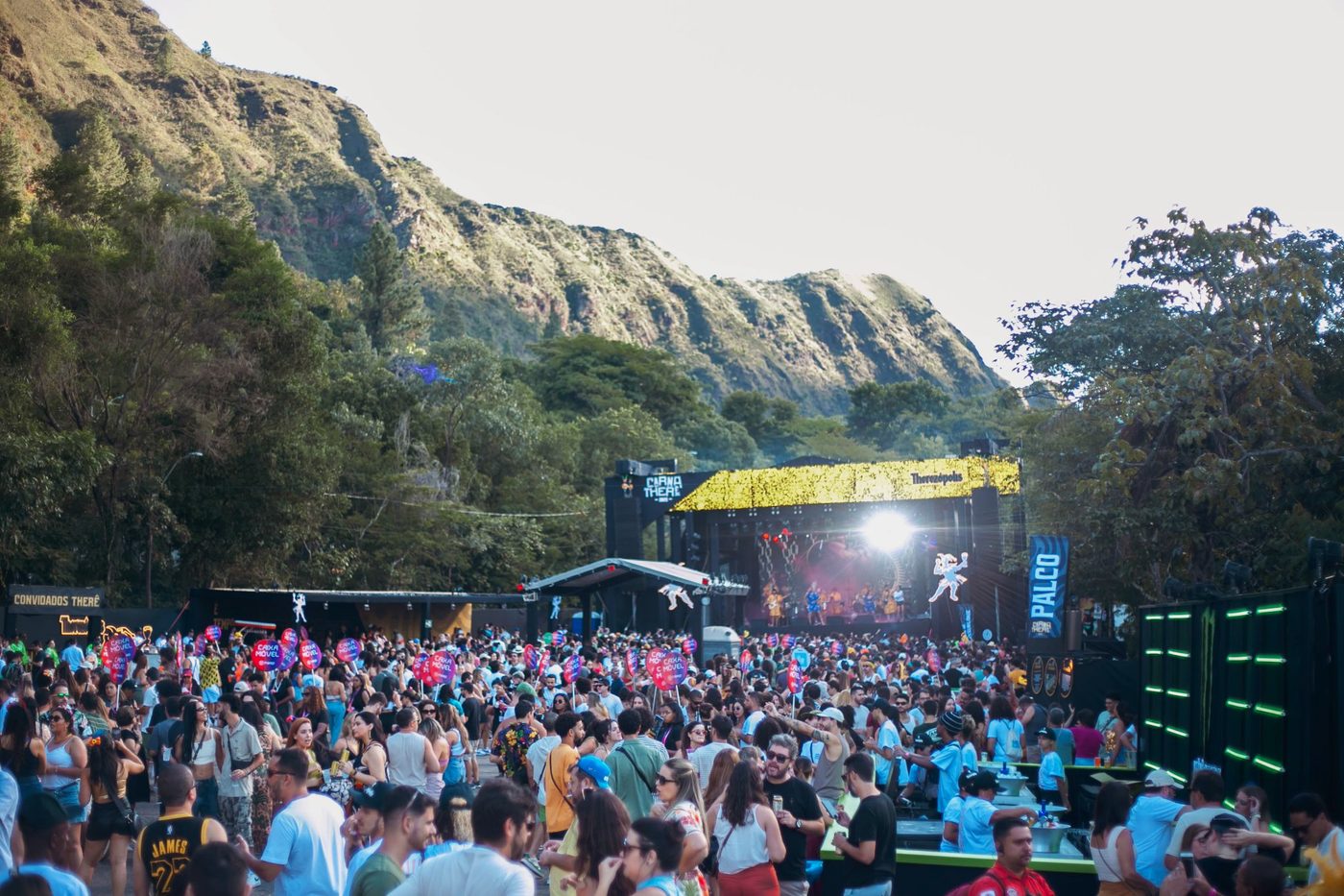 Público no festival Carnatherê no Parque das Mangabeiras